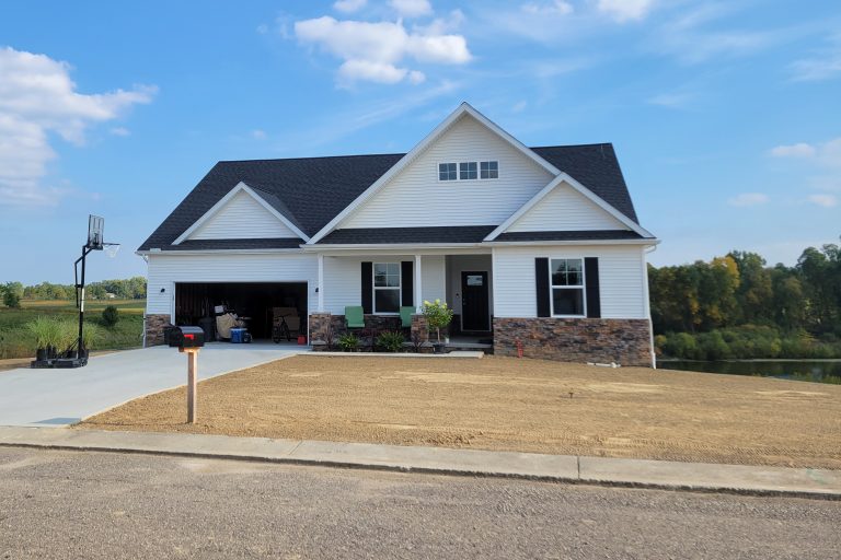 A charming house with a clear driveway, featured in the photo gallery.